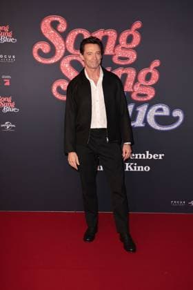 Hugh Jackman bei der Song Sung Blue Film Premiere am 19.11.2025 im Zoo Palast in Berlin Song Sung Blue Filmpremiere in Berlin mit Hugh Jackman & Kate Hudson