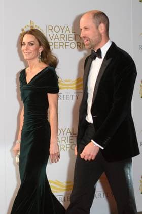 Prince and Princess of Wales Attend Royal Variety Performance Show at Royal Albert Hall, London - Wed 19 Nov 2025 Close-up detail of Catherine - The Princess of Wales jewelry purse as she attends the Royal Variety Performance show at Royal Albert Hall, London, England, UK on Wednesday 19 November, 2025., Credit:Justin Ng Avalon UK, England, London, Royal Albert Hall  Copyright: xJustinxNgx xAvalonx 1053412358