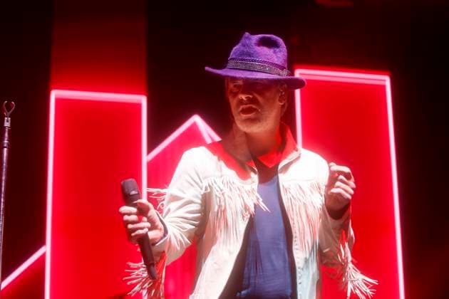 19.11.2025, Jamiroquai, Saenger Jay Kay, im Konzert in der Uber Arena in Berlin, Pop, Musik, britische Acid-Jazz-Funkband, Berlin Deutschland, Germany