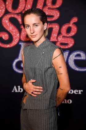 abb- Alexa Grassmann zu Gast auf dem roten Teppich bei der Europapremiere des Kino Films Song Sung Blue im Zoo Palast Berlin am 19.11.2025 in Berlin Berlin Deutschland