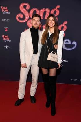 abb- Lion Wasczyk und Lisa Rosa Braeutigam zu Gast auf dem roten Teppich bei der Europapremiere des Kino Films Song Sung Blue im Zoo Palast Berlin am 19.11.2025 in Berlin Berlin Deutschland