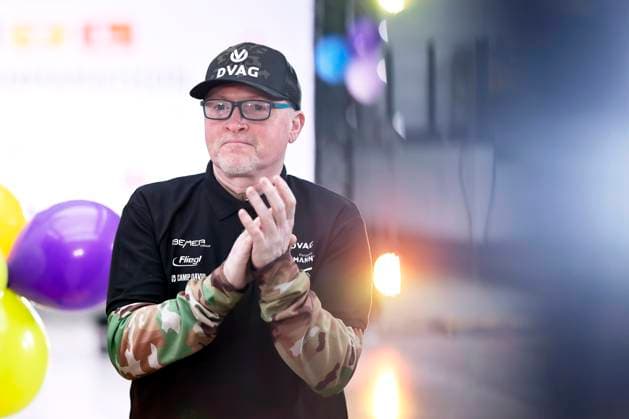 Sänger Joey Kelly mit Brille bei einem Fototermin zu 30 Jahre RTL-Spendenmarathon im RTL-Gebäude am Picassoplatz. Köln, 19.11.2025 NRW Deutschland Copyright: xChristophxHardtx