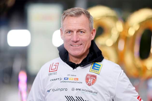 Fußballer Ingo Anderbrügge bei einem Fototermin zu 30 Jahre RTL-Spendenmarathon im RTL-Gebäude am Picassoplatz. Köln, 19.11.2025 NRW Deutschland Copyright: xChristophxHardtx
