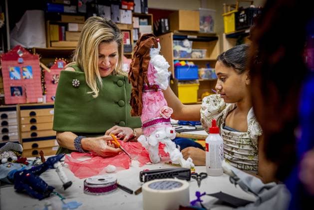 Amsterdam, The Netherlands, 2025-11-20 14:42:47 AMSTERDAM, 20-11-2025, Mobiel Primary School. Queen Maxima, honorary chair of More Music in the Classroom, visited Mobiel Primary School in Amsterdam. Mobiel Primary School is one of twelve primary schools participating in the largest school band in the Netherlands. The school band performs during the annual Christmas Music Gala, which raises awareness of the importance of music and creative education. PHOTO: NLBeeld POOL Patrick van Katwijk Credit: NL Beeld Patrick van Emst  Copyright: xx x