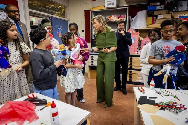Amsterdam, The Netherlands, 2025-11-20 14:57:44 AMSTERDAM, 20-11-2025, Mobiel Primary School. Queen Maxima, honorary chair of More Music in the Classroom, visited Mobiel Primary School in Amsterdam. Mobiel Primary School is one of twelve primary schools participating in the largest school band in the Netherlands. The school band performs during the annual Christmas Music Gala, which raises awareness of the importance of music and creative education. PHOTO: NLBeeld POOL Patrick van Katwijk Credit: NL Beeld Patrick van Emst  Copyright: xx x