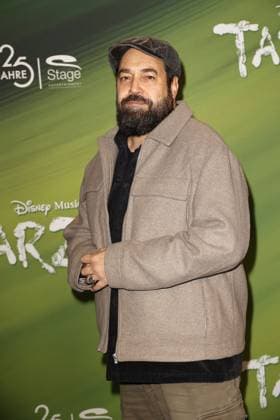 Laith Al Deen bei der Tarzan Musical Premiere am 20.11.2025 im Stage Theater Neue Flora in Hamburg Tarzan Musical Premiere in Hamburg