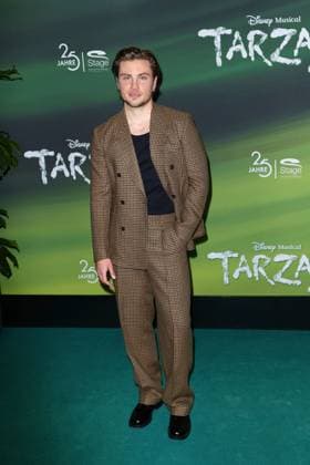 Jannik Schuemann bei der Tarzan Musical Premiere am 20.11.2025 im Stage Theater Neue Flora in Hamburg Tarzan Musical Premiere in Hamburg
