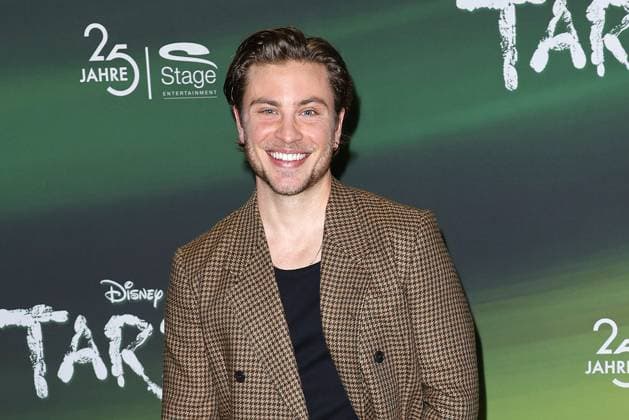 Jannik Schuemann bei der Tarzan Musical Premiere am 20.11.2025 im Stage Theater Neue Flora in Hamburg Tarzan Musical Premiere in Hamburg