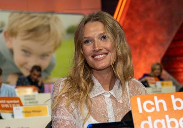 Model Toni Garrn beim 30. RTL-Spendenmarathon 2025 im Studio 8 der EMG Studios in Hürth, 20.11.2025 30th RTL Charity Marathon 2025 in Studio 8 of the EMG Studios in Hürth Copyright: MarcoxBader