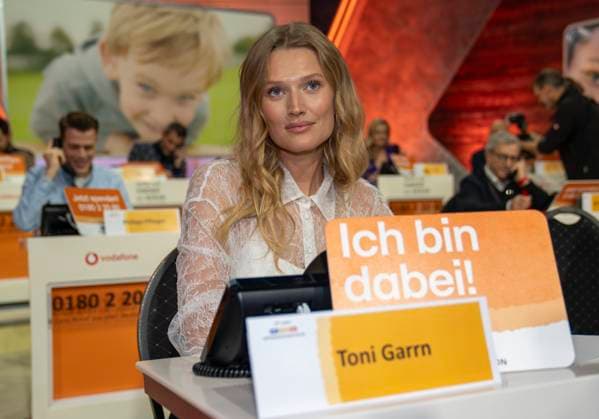 Model Toni Garrn beim 30. RTL-Spendenmarathon 2025 im Studio 8 der EMG Studios in Hürth, 20.11.2025 30th RTL Charity Marathon 2025 in Studio 8 of the EMG Studios in Hürth Copyright: MarcoxBader