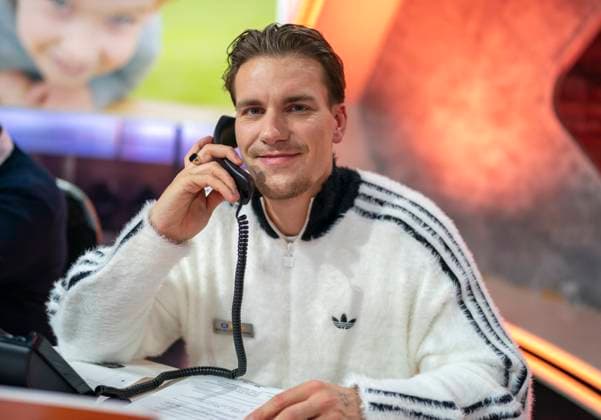 Bachelor Felix Stein beim 30. RTL-Spendenmarathon 2025 im Studio 8 der EMG Studios in Hürth, 20.11.2025 30th RTL Charity Marathon 2025 in Studio 8 of the EMG Studios in Hürth Copyright: MarcoxBader