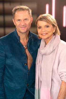 Philipp Hochmair und Uschi Glas bei der Aufzeichnung der WDR-Talkshow Kölner Treff im WDR Studio BS 3. Köln, 20.11.2025