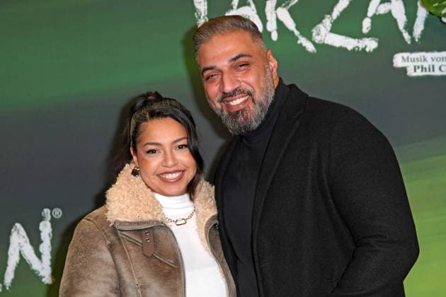 Mehrzad Marashi mit Ehefrau Denisse Marashi bei der TARZAN Musicalpremiere im Stage Theater Neue Flora in Hamburg am 20.11.2025