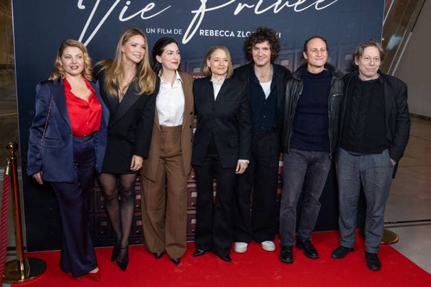 Vie Privee Paris Film Premiere NB Sophie Guillemin, Virginie Efira, Rebecca Zlotowski, Jodie Foster, Vincent Lacoste, Noam Morgensztern, Mathieu Amalric attends Vie Privee Paris Film Premiere at Pathe Palace on November 20, 2025 in Paris, France. Photo by Nasser Berzane ABACAPRESS.COM Paris France  Copyright: xBerzanexNasser ABACAx