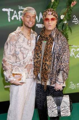 Julian F.M. Stoeckel mit Freund Marcell Damaschke bei der Premiere des Disney Musicals Tarzan im Stage Theater Neue Flora. Hamburg, 20.11.2025