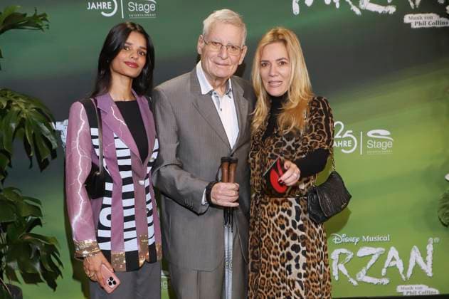 Jessica Stockmann mit Tochter Nisha Stockmann und Vater bei der Premiere des Disney Musicals Tarzan im Stage Theater Neue Flora. Hamburg, 20.11.2025
