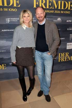 Johann von Bülow mit Ehefrau Katrin von Bülow bei der FFW Eröffnung mit der Premiere des Kinofilms L Ã tranger Der Fremde bei der 24. Französischen Filmwoche im Delphi Filmpalast. Berlin, 20.11.2025