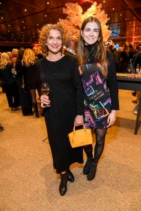 abb- Heike Kloss und Tochter Olivia Kloss zu Gast bei der WELTPREMIERE von ALIZE vom Cirque du Soleil im Theater am Potsdamer Platz am 20.11.2025 in Berlin Berlin Deutschland