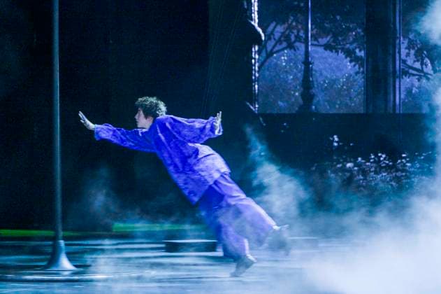 abb- Darsteller Kuenstler Akrobaten bei der Show in der Manage bei der WELTPREMIERE von ALIZE vom Cirque du Soleil im Theater am Potsdamer Platz am 20.11.2025 in Berlin Berlin Deutschland