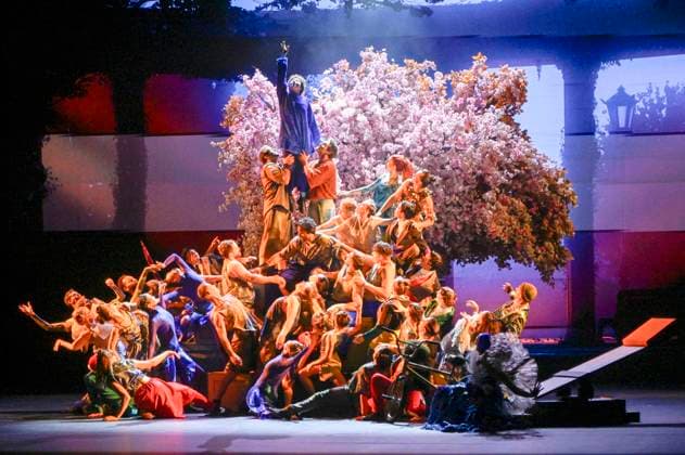 abb- Darsteller Kuenstler Akrobaten Schlussbild bei der Show in der Manage bei der WELTPREMIERE von ALIZE vom Cirque du Soleil im Theater am Potsdamer Platz am 20.11.2025 in Berlin Berlin Deutschland