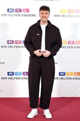 Alexander KUMPF, Moderator, Portraet, Porträt, Portrait, Angeschnittenes Einzelbild, Einzelmotiv, 30. RTL Spendenmarathon Wir helfen Kindern , Fernsehen, 20.-21.11.2025 in Huerth, Deutschland,