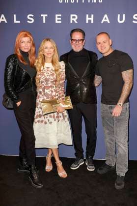 abb- Paul Jolig Britt Jolig, Jenny Elvers, Alex Jolig Vater Mutter Familie zu Gast bei der Christmas Shopping Night 2025 im Aksterhaus am 20.11.2025 in Hamburg Hamburg Deutschland