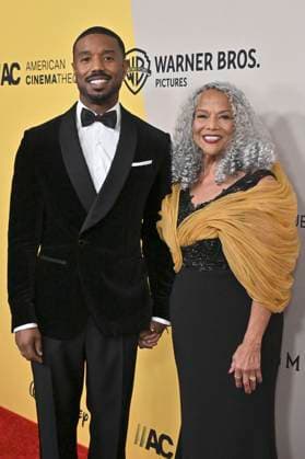 Michael B. Jordan mit Mutter Donna Jordan bei der 39. Verleihung der American Cinematheque Awards 2025 im Hotel Beverly Hilton. Beverly Hills, 20.11.2025
