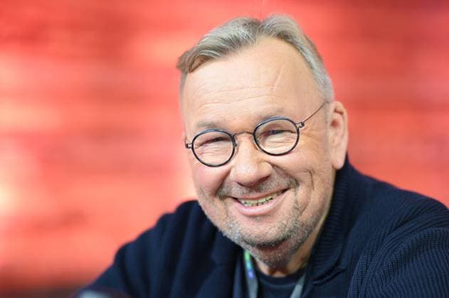 Bernd STELTER, Saenger, Musiker, Komiker, Entertainer, Portraet, Porträt, Portrait, Angeschnittenes Einzelbild, Einzelmotiv, 30. RTL Spendenmarathon Wir helfen Kindern , Fernsehen, 20.-21.11.2025 in Huerth, Deutschland,