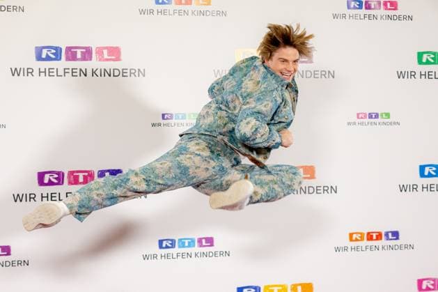 RTL Spendenmarathon in Köln, 21.11.2025. Sänger Vincent GROSS - Der 30. RTL-Spendenmarathon läuft derzeit in den EMG-Studios in Köln-Hürth. Zum Jubiläum wird erstmals 30 Stunden lang gesendet. Prominente Unterstützer nehmen live am Spendentelefon Spenden für Kinder in Not entgegen. Köln Hürth Nordrhein-Westfalen Deutschland Copyright: xBonn.digitalx