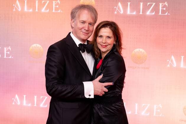 AlizŽ, Weltpremiere im Theater am Potsdamer Platz, Berlin, 20.11.2025 Adelheid Kleineidam und Gast bei der Cirque du Soleil AlizŽ Weltpremiere im Berliner Theater am Potsdamer Platz am 20.11.2025. Berlin Theater am Potsdamer Platz Copyright: xJensxFinkex