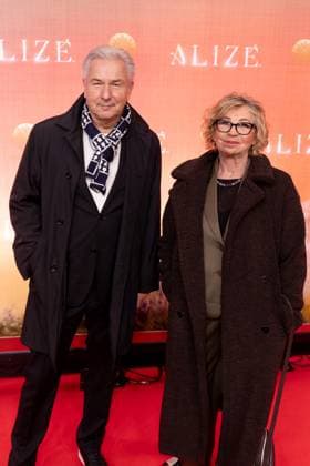 AlizŽ, Weltpremiere im Theater am Potsdamer Platz, Berlin, 20.11.2025 Klaus Wowereit und Petra Koegel bei der Cirque du Soleil AlizŽ Weltpremiere im Berliner Theater am Potsdamer Platz am 20.11.2025. Berlin Theater am Potsdamer Platz Copyright: xJensxFinkex