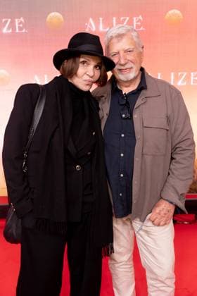 AlizŽ, Weltpremiere im Theater am Potsdamer Platz, Berlin, 20.11.2025 Anouschka Renzi und Gast bei der Cirque du Soleil AlizŽ Weltpremiere im Berliner Theater am Potsdamer Platz am 20.11.2025. Berlin Theater am Potsdamer Platz Copyright: xJensxFinkex