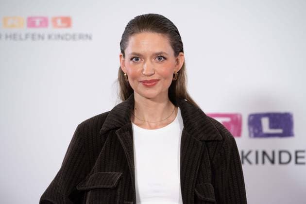 Amrei HAARDT, Schauspielerin, Portraet, Porträt, Portrait, Angeschnittenes Einzelbild, Einzelmotiv, 30. RTL Spendenmarathon Wir helfen Kindern , Fernsehen, 20.-21.11.2025 in Huerth, Deutschland,
