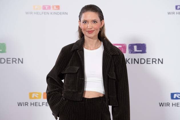 Amrei HAARDT, Schauspielerin, Portraet, Porträt, Portrait, Angeschnittenes Einzelbild, Einzelmotiv, 30. RTL Spendenmarathon Wir helfen Kindern , Fernsehen, 20.-21.11.2025 in Huerth, Deutschland,