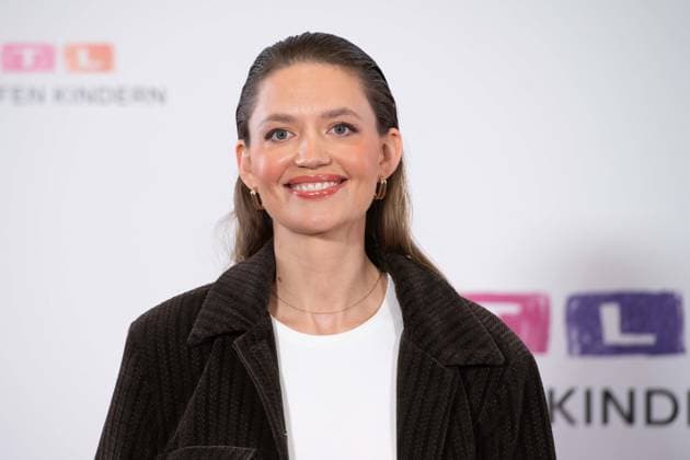 Amrei HAARDT, Schauspielerin, Portraet, Porträt, Portrait, Angeschnittenes Einzelbild, Einzelmotiv, 30. RTL Spendenmarathon Wir helfen Kindern , Fernsehen, 20.-21.11.2025 in Huerth, Deutschland,