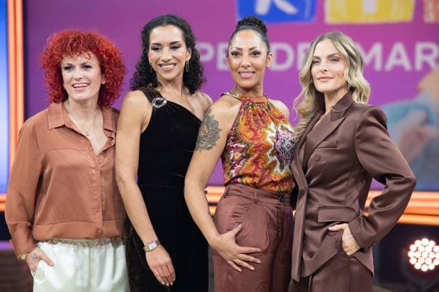 die Band NO ANGELS, mit v.l. Lucy DIAKOVSKA, Nadja BENAISSA, Jessica WAHLS und Sandy MOELLING, Mölling, 30. RTL Spendenmarathon Wir helfen Kindern , Fernsehen, 20.-21.11.2025 in Huerth, Deutschland,