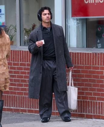 Joe Jonas Out and About NYC - USA Singer Joe Jonas is having lunch with a friend at San Ambroeus then they went to CVS pharmacy store in Soho, NYC, USA, on November 21, 2025. Photo by Dylan Travis ABACAPRESS.COM New York City NY United States  Copyright: xDylanxTravis ABACAx