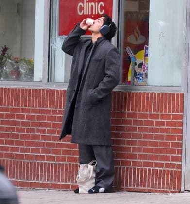 Joe Jonas Out and About NYC - USA Singer Joe Jonas is having lunch with a friend at San Ambroeus then they went to CVS pharmacy store in Soho, NYC, USA, on November 21, 2025. Photo by Dylan Travis ABACAPRESS.COM New York City NY United States  Copyright: xDylanxTravis ABACAx