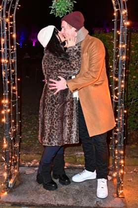 Nadja Jo Klapper und Johannes Heinrichs bei der Eröffnung von Weihnachten im Tierpark 2025 am Schloss Friedrichsfelde im Tierpark Berlin. Berlin, 21.11.2025