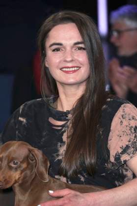 Fränze Lüttich mit Dackel Polly bei der Aufzeichnung der NDR Talk Show im NDR Fernsehstudio Lokstedt. Hamburg, 21.11.2025