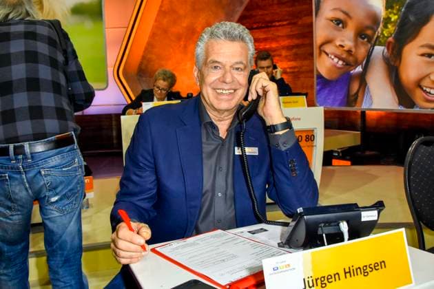 ABB Jürgen Juergen Hingsen ex 10 Kaempfer zu Gast am Spendentelefon im RTL Studio beim Charity zum 30.Geburtstag des RTL Spendenmarathon - wir helfen Kindern bei RTL Deutschland am 21.11.2025 2.Spendentag in Koeln Deutz NRW Deutschland