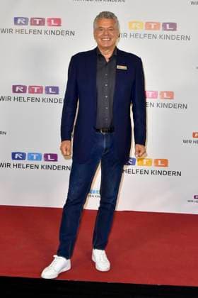 ABB Jürgen Juergen Hingsen ex 10 Kaempfer zu Gast auf dem roten Teppich im RTL Studio beim Charity zum 30.Geburtstag des RTL Spendenmarathon - wir helfen Kindern bei RTL Deutschland am 21.11.2025 2.Spendentag in Koeln Deutz NRW Deutschland
