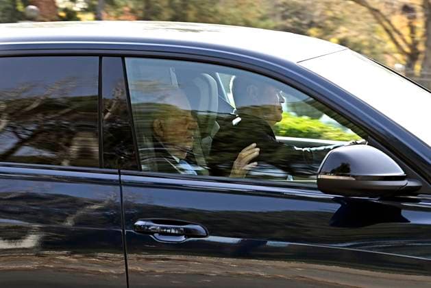 King Juan Carlos arrives at El Pardo Palace to meet with his family King Juan Carlos on his arrival at El Pardo Palace, November 22, 2025, in Madrid Spain FAMOUSES EL PARDO ROYALTY MONARCHY Madrid Madrid Spain  Copyright: xFranciscoxGuerrax 7118345