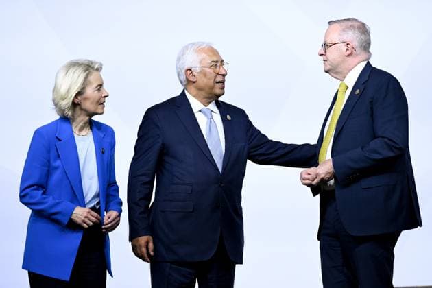 European Commission President Ursula von der Leyen talks with European Council President Antonio Costa (C) and Australia s Prime Minister Anthony Albanese as they attend a family photo event during a G20 Leaders Summit plenary session at the Nasrec Expo Centre in Johannesburg, South Africa Saturday, November 22, 2025.  AFQ2025112212 EUxPressxService