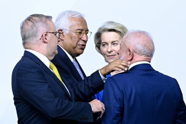 European Commission President Ursula von der Leyen (2R) talks with European Council President Antonio Costa (2L), Brazil s President Luiz Inácio Lula da Silva and Australia s Prime Minister Anthony Albanese as they attend a family photo event during a G20 Leaders Summit plenary session at the Nasrec Expo Centre in Johannesburg, South Africa Saturday, November 22, 2025.  AFQ2025112224 EUxPressxService