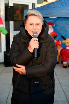 Hans-Jürgen Beyer bei einem Live-Auftritt beim Glühweinfest in der Kö-Passage. Görlitz, 22.11.2025