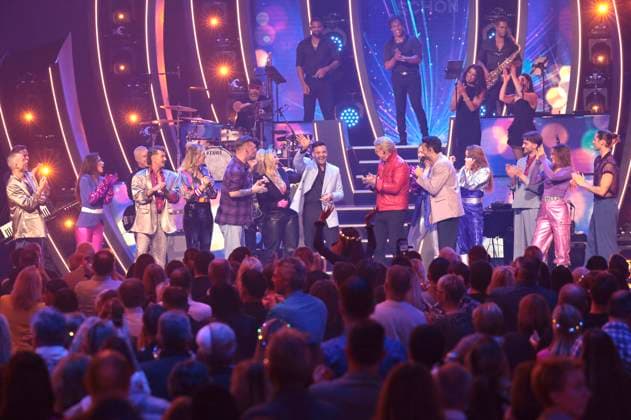 Sonia Liebing, Ben Zucker, Beatrice Egli, Stefano Zarrella, Markus und Giovanni Zarrella in der ZDF-Musikshow Die Giovanni Zarrella Show live aus der Messe Offenburg. Offenburg, 22.11.2025