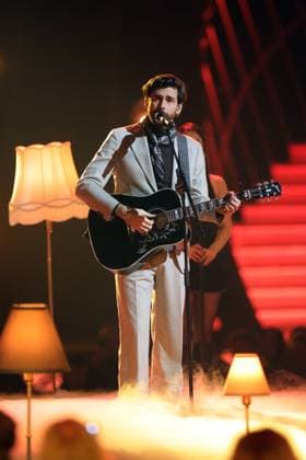 Die Giovanni Zarrella Show - Wir sagen Dankeschön Alvaro Soler (Spanisch-deutscher Popsänger). Die Giovanni Zarrella Show. ZDF-Live Sendung vom 22.11.2025 in der Baden-Arena Offenburg unter dem Motto Wir sagen Dankeschön. Offenburg, Baden-Württemberg, Deutschland.