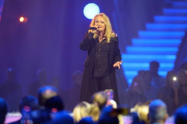 Die Giovanni Zarrella Show - Wir sagen Dankeschön Nicole (Deutsche Schlagersängerin, gewann im Jahr 1982 den Eurovision Song Contest mit dem Lied ein bisschen Frieden). Die Giovanni Zarrella Show. ZDF-Live Sendung vom 22.11.2025 in der Baden-Arena Offenburg unter dem Motto Wir sagen Dankeschön. Offenburg, Baden-Württemberg, Deutschland.