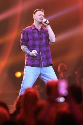 Die Giovanni Zarrella Show - Wir sagen Dankeschön Ben Zucker (Deutscher Schlagersänger). Die Giovanni Zarrella Show. ZDF-Live Sendung vom 22.11.2025 in der Baden-Arena Offenburg unter dem Motto Wir sagen Dankeschön. Offenburg, Baden-Württemberg, Deutschland.